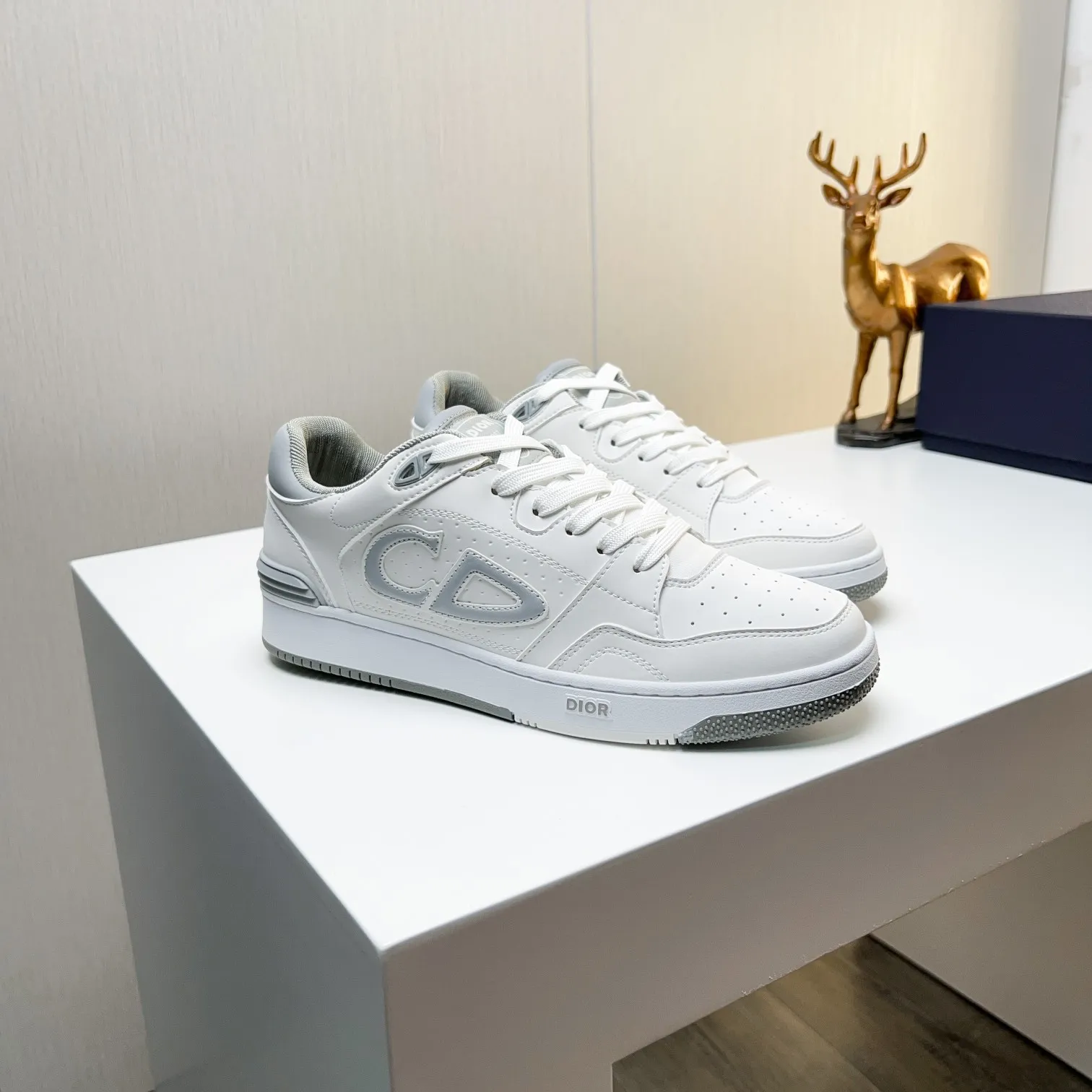 Men's Men's Shoes 💰420 [New Style] 🦩🦩Dior - Low-top sneakers 2025 spring men's collection new arrivals [Celebrate][Celebrate][Celebrate], reinterpret the basketball shoe design and become a classic Dior item [strong][strong][strong], carefully crafted in black and cream white smooth cowhide, paired with beige suede, showing leather on the side The CD logo, tongue, sole and back side are decorated with various distinctive details to enhance the style[666][666], while eyelet details, topstitching and rubber panels highlight the dynamic charm of its athletic style[strong][strong][strong]. It has a two-color rubber sole, which can be matched with various clothing to create a refined look. Size: 38 to 44 (45 can be customized
